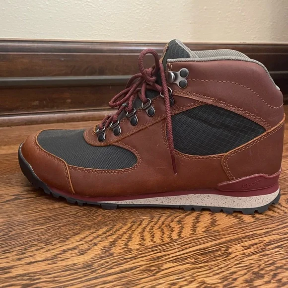 DANNER Boots {9} Jag Barley Brown Hiking Danner - Jag II Barley main image 2